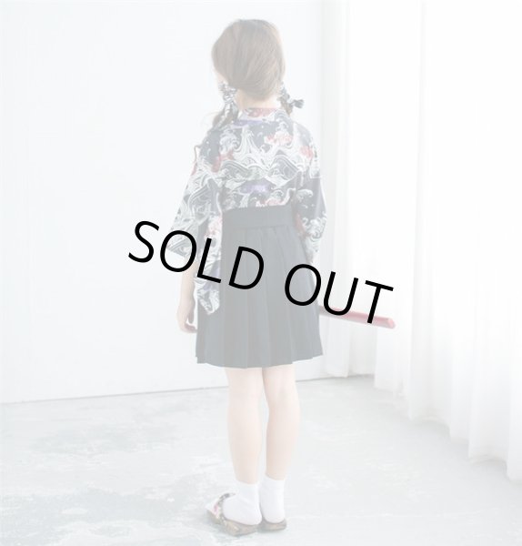 画像14: 【送料無料】上下2点セット　袴風　プリーツ　スカート　矢羽柄　鯉　無地　黒　 コスプレ　コス　コスチューム　レイヤーさん 卒業式 謝恩会 パーティ 晴れ着 子供用 　袴　無地袴　小学生のお子様でも！　制服 (14)